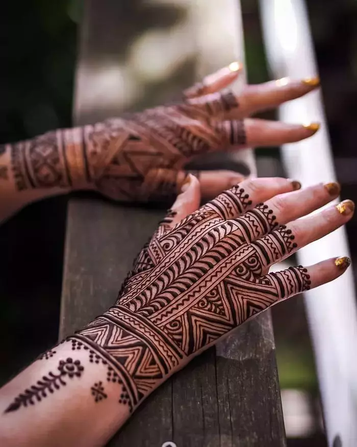 30+ Unique Mehndi Designs For Brides & Bridal Party - Eternity