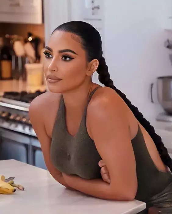 kim-kardashian-long-hairstyle