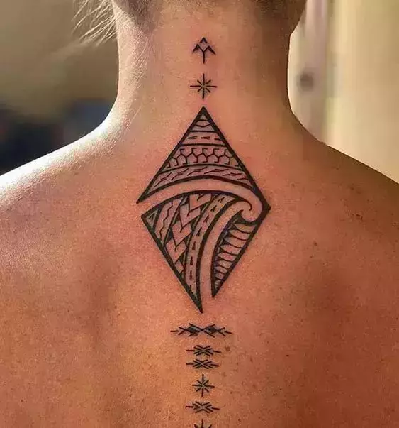 A true perfectionist, pieces are stunning! For more mind boggling geometric  and all variants of tribal work give him a follow. :) ⋆ Studio XIII Gallery