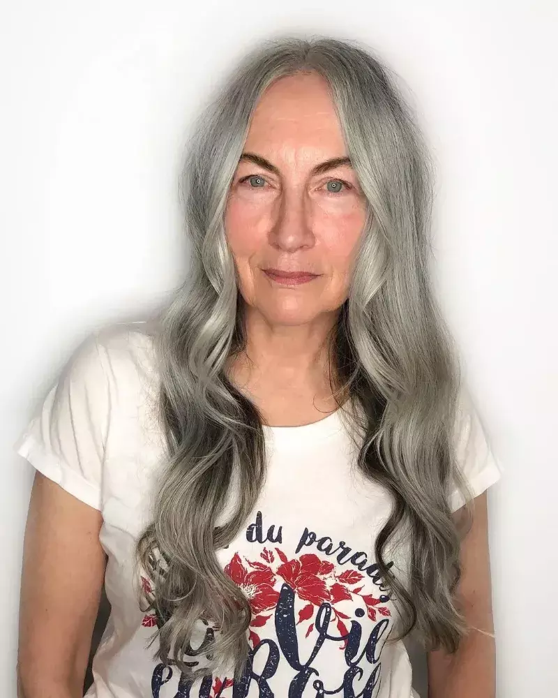 14-naturally-graying-long-hairstyle