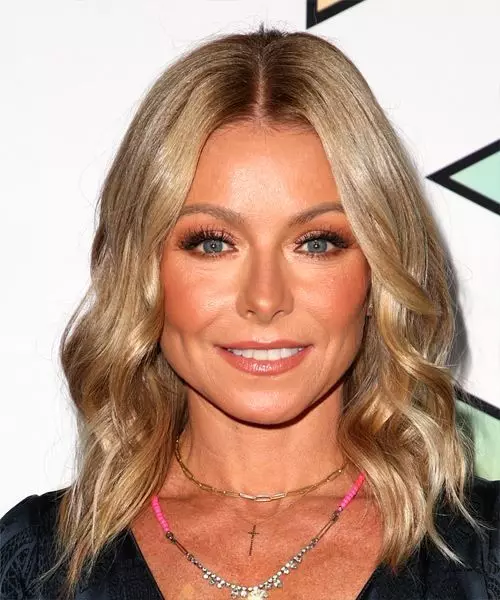 Kelly-Ripa-layered-hairstyle-for-over-50