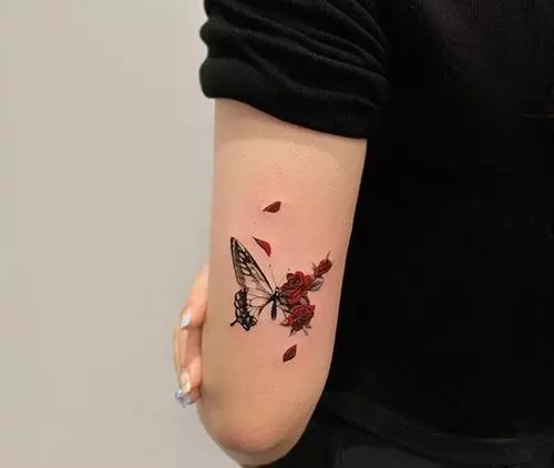 I love this tattoo to demonstrate growth! | Small tattoos, Tattoo designs,  Minimalist tattoo