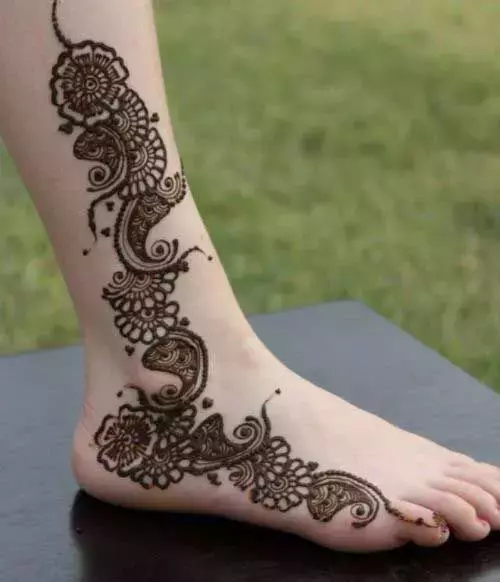 ankle-mehndi-design-8