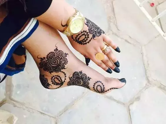 ankle-mehndi-design-10