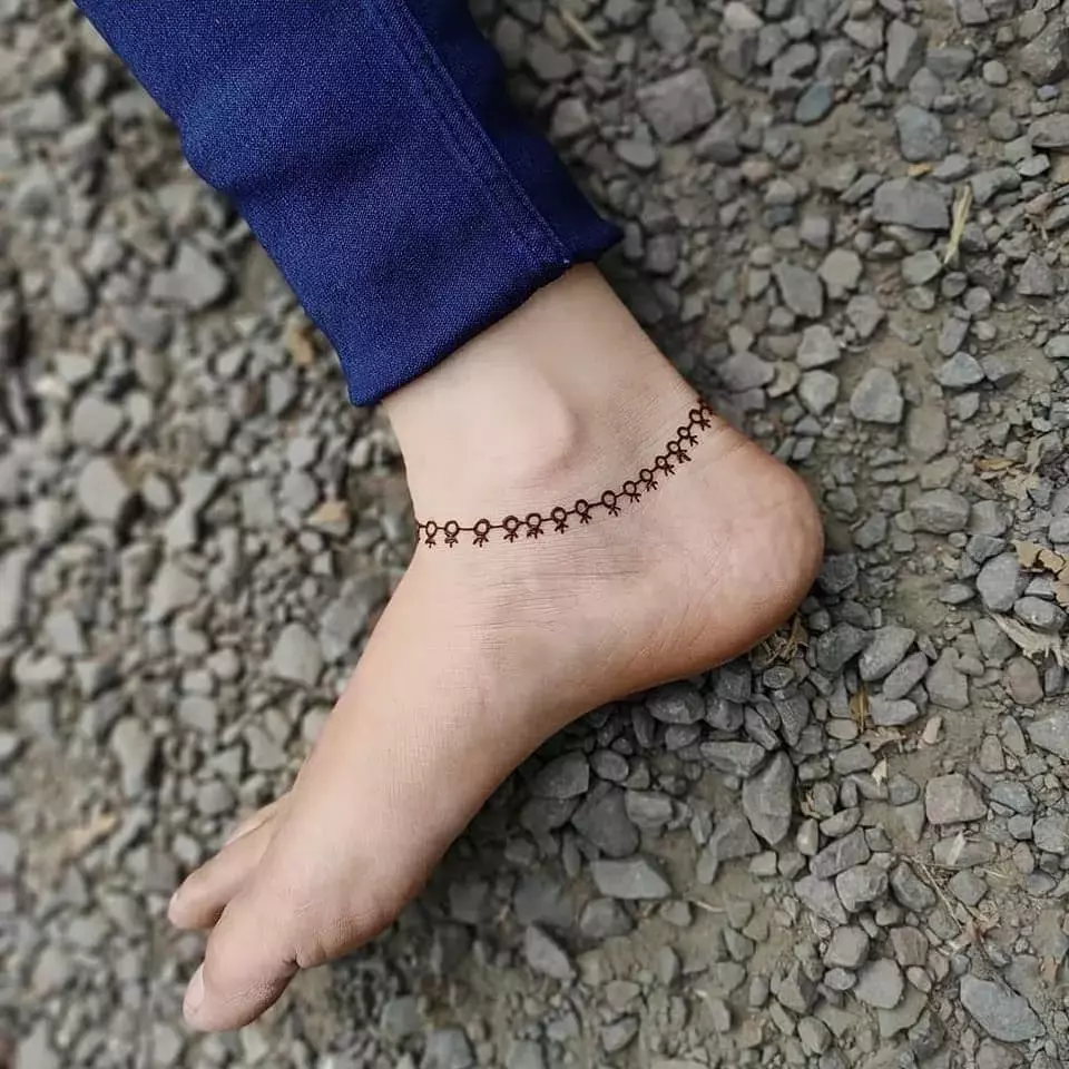 15 Anklet Mehndi Designs That You Will Love 2023! | Desain henna sederhana,  Desain tato henna, Tato henna