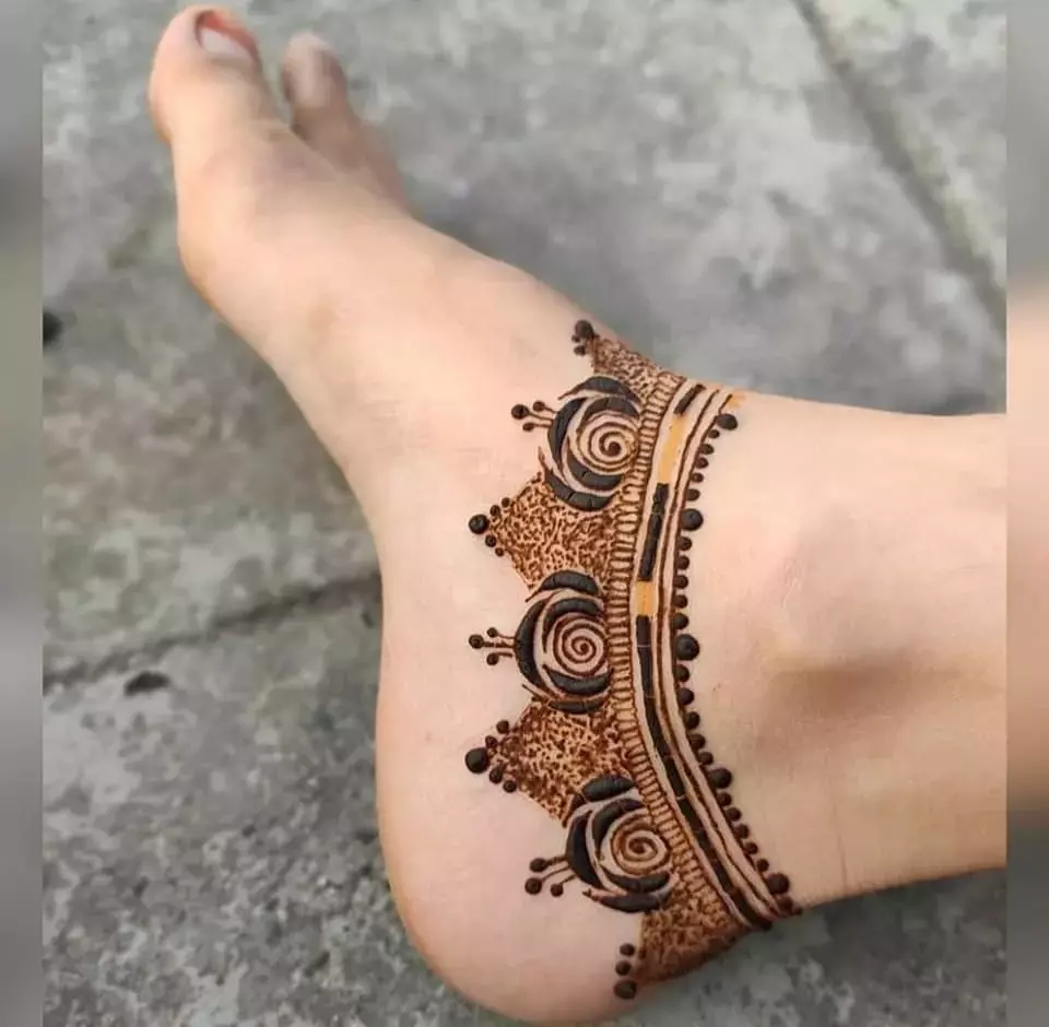 Intricate Henna Designs for Special Occasions : Eid Butterfly & Flower