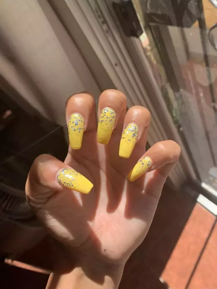 yellow-nails-with-glitter