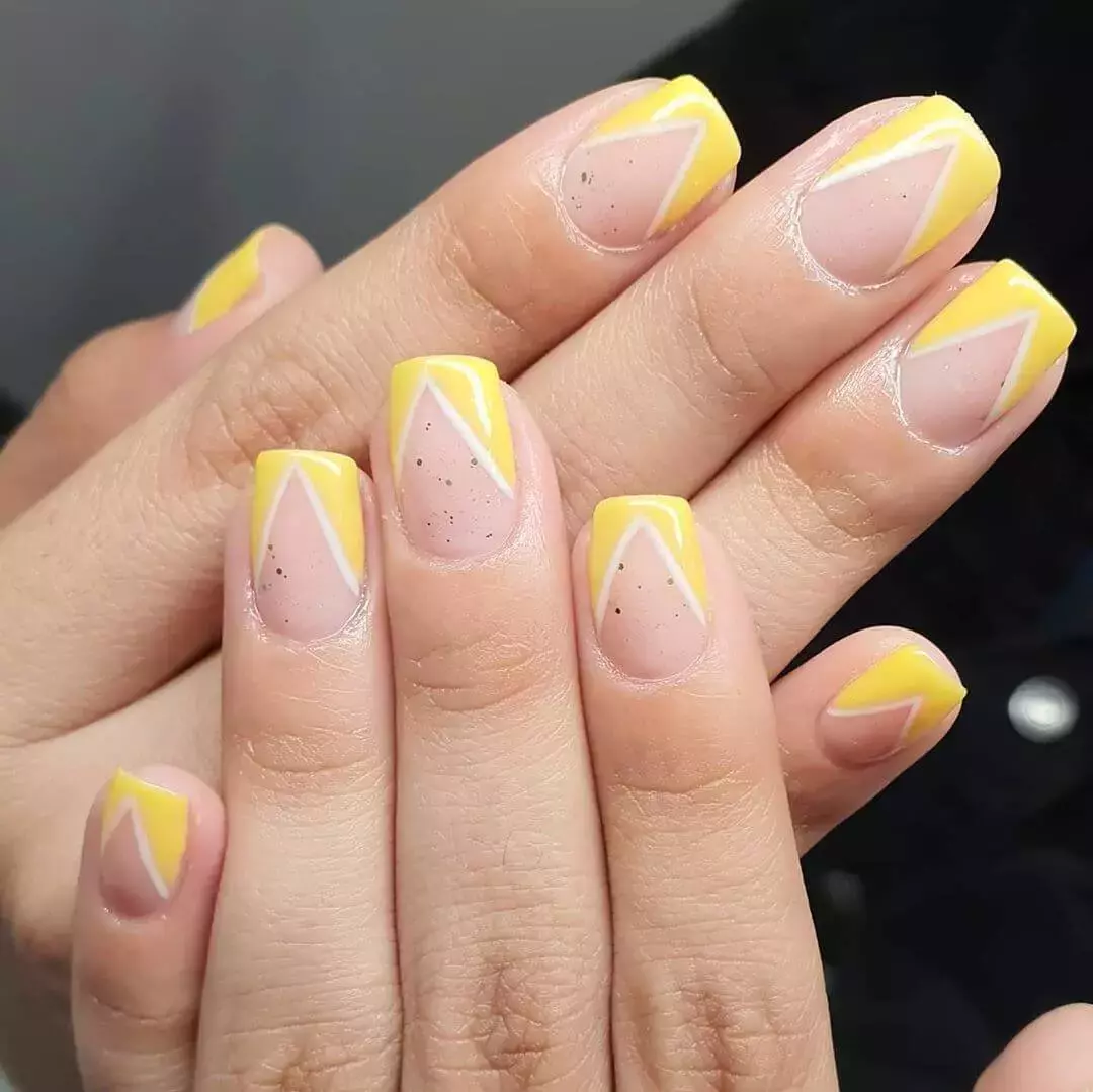 Yellow-Nail-Art-Designs-minimalistic
