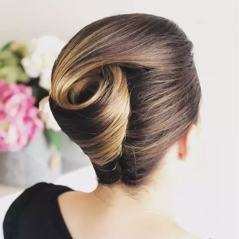 french-twist-mother-of-the-grooms-hairstyle