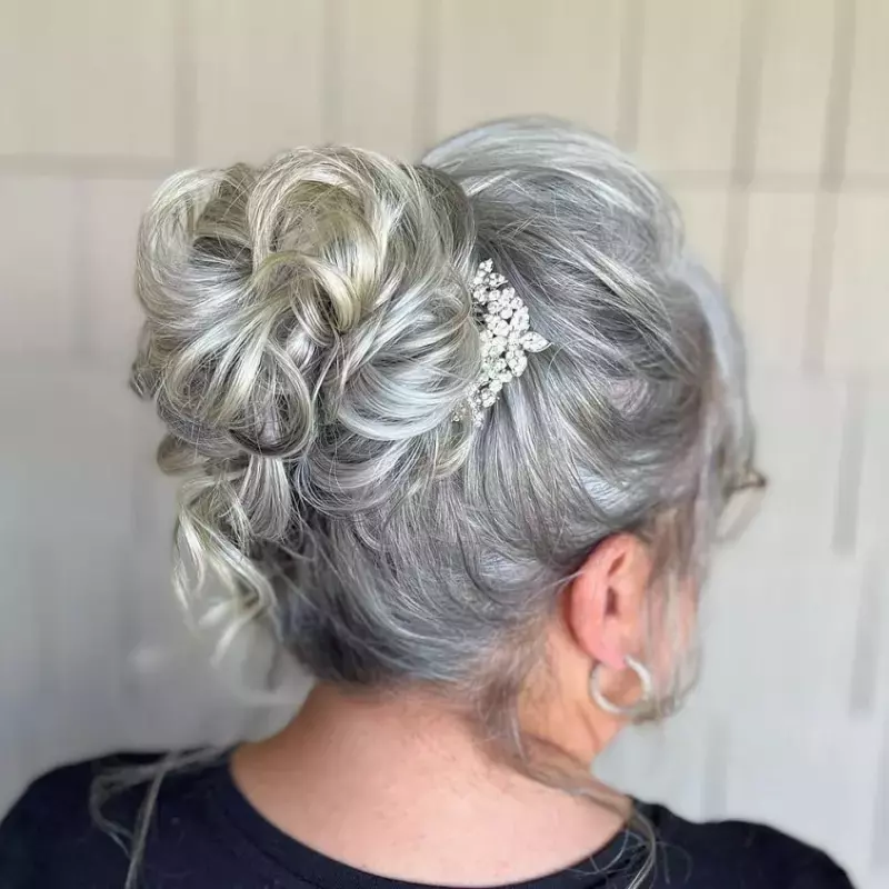 sculpted-elegance-mother-of-the-grooms-hairstyle