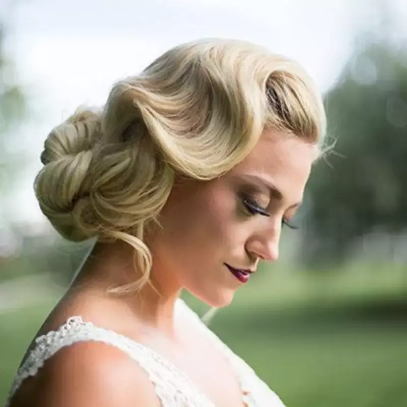 retro-glam-roll-mother-of-the-grooms-hairstyle