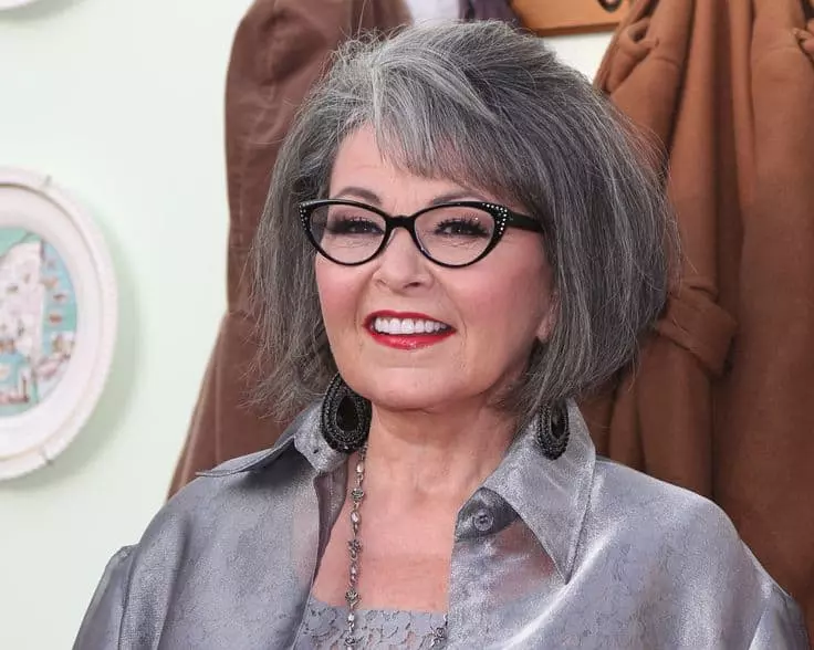 short-hairstyle-for-women-over-50-with-glasses