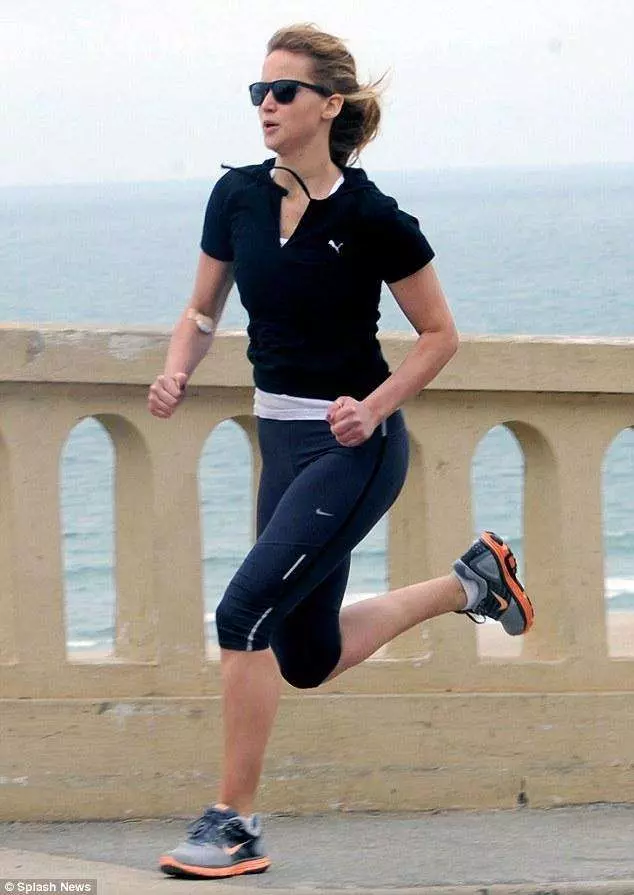 Jennifer-lawrence-running