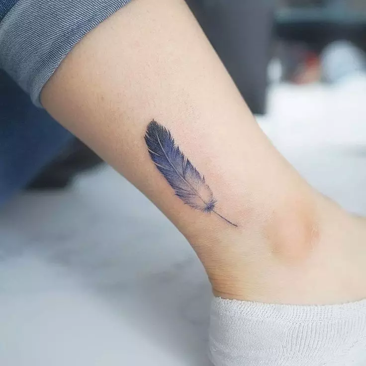 20-feather-tattoo-for-women