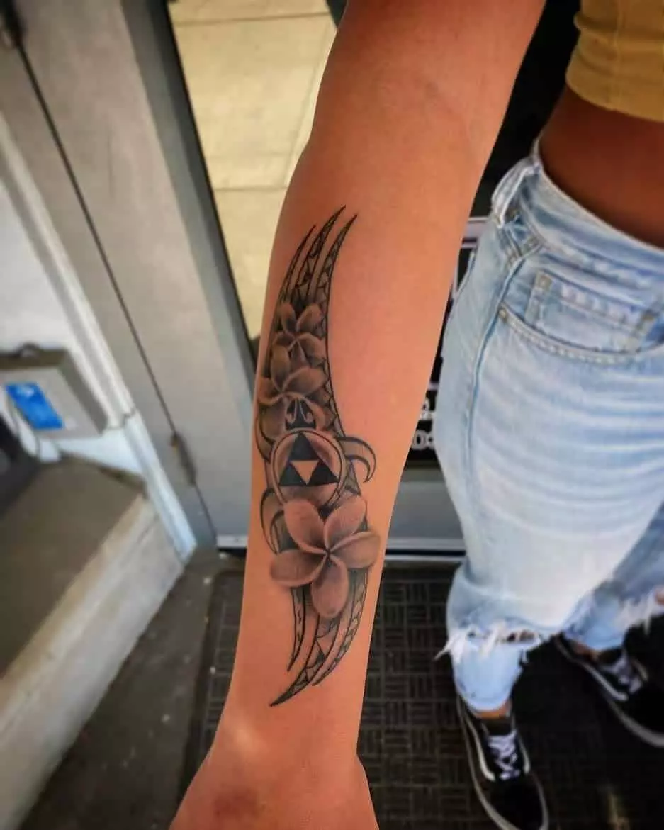 21-Polynesian-Arm-Tattoo-for-women
