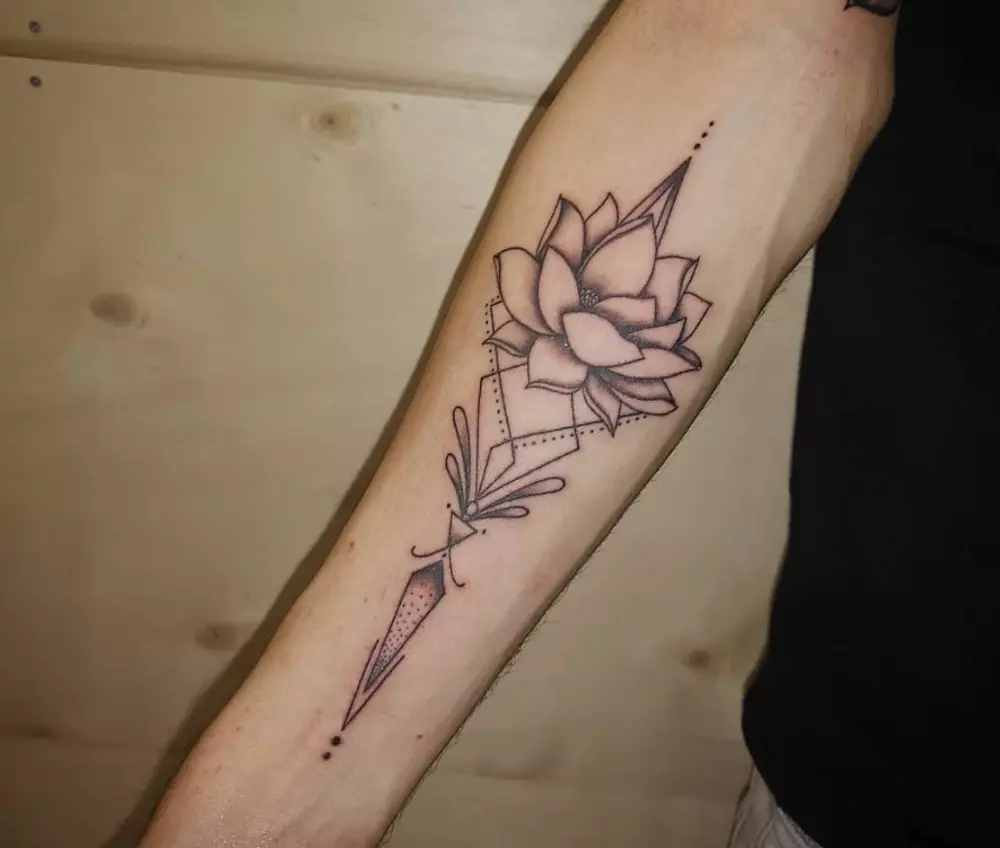 minimalistic-tattoo