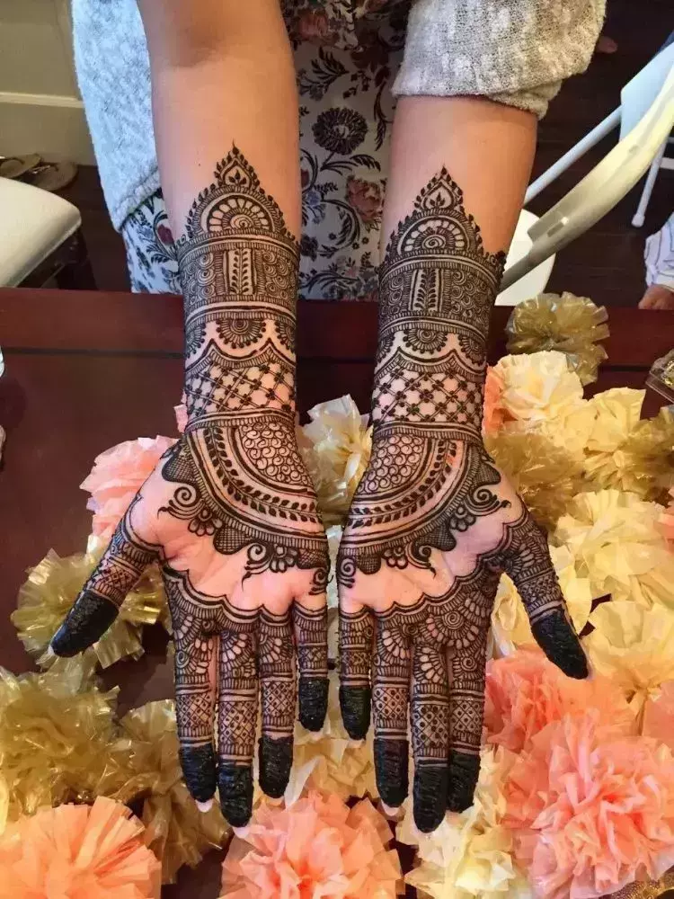 55 Stylish Mehndi Designs For Front Hand And Back Hand | Fabbon