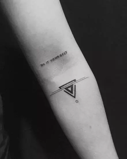 minimal-geometric-tattoo