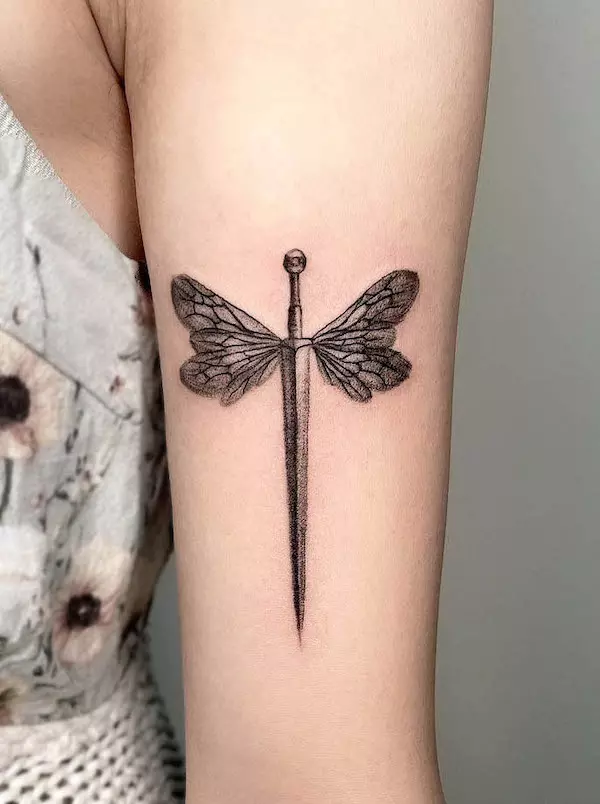unique-dragonfly-tattoos