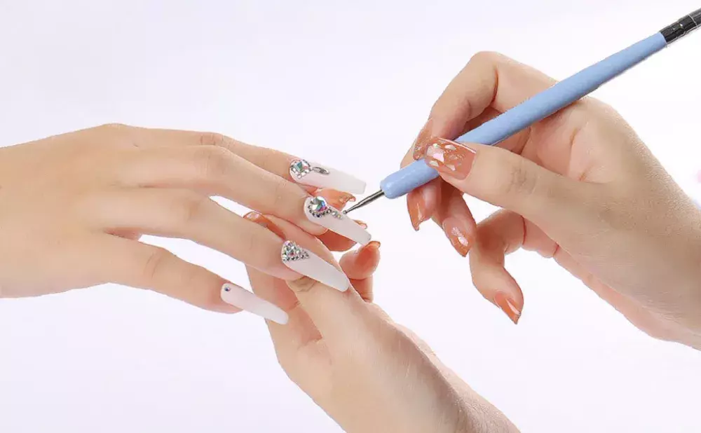 How_to_Apply_Rhinestones_to_Nails