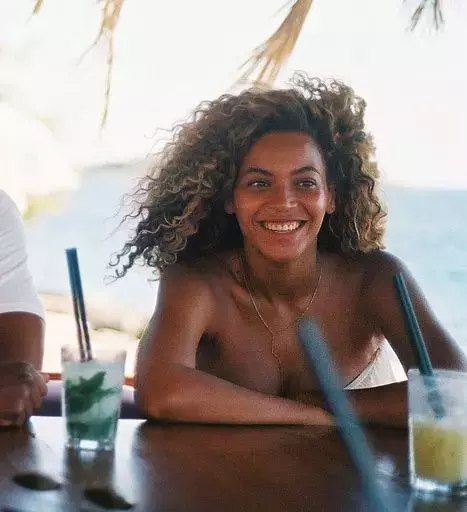 Beyonce-on-beach