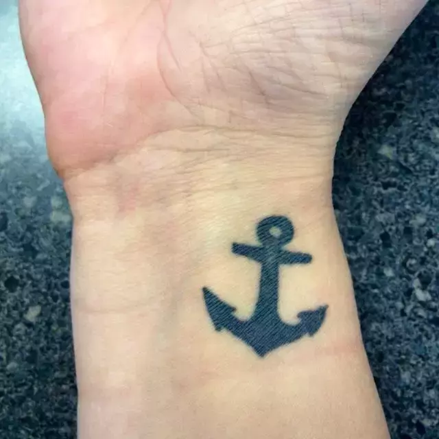 Anchor-tattoo