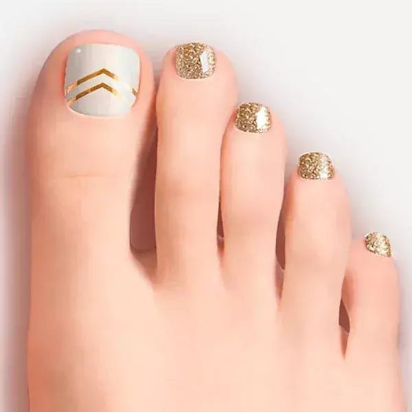 Gold-Toe-Nail-Design