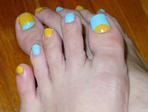 Half-moon-toe-nail-art