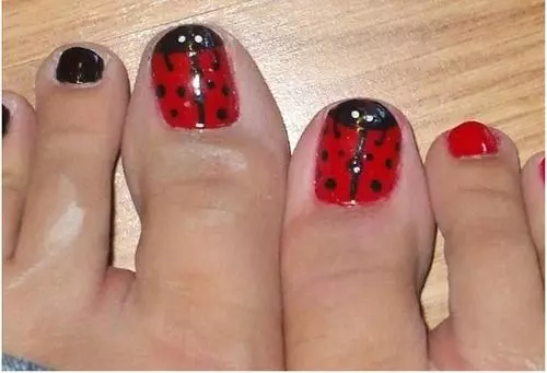 Lady-bug-toes