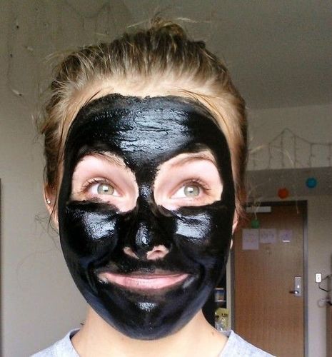 How to make a charcoal face mask