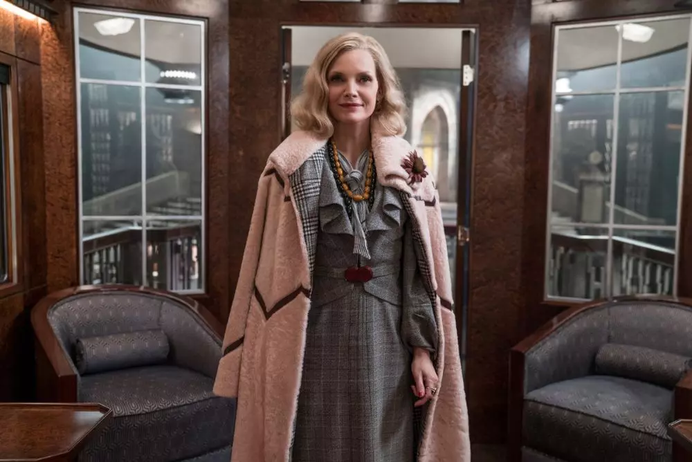 murder-on-the-orient-exress-michelle-pfeiffer-pink-coat