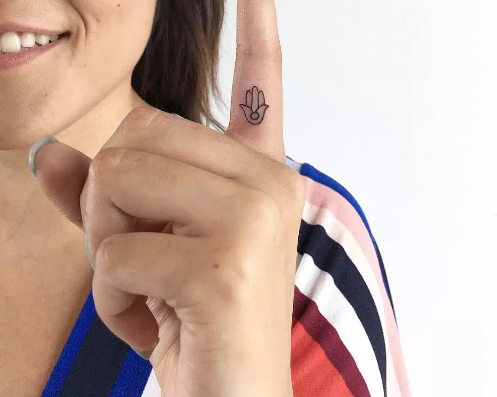 55 Small And Meaningful Tattoos For Everyone | Fabbon