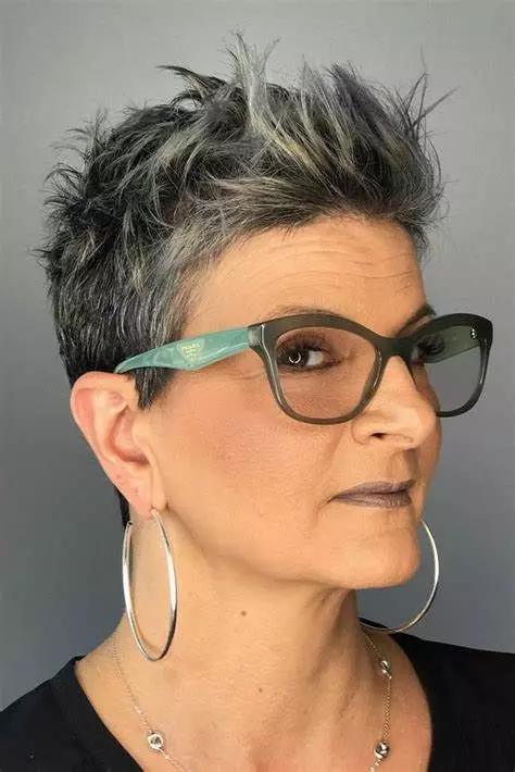 haircut-for-over-60-with-glasses-10