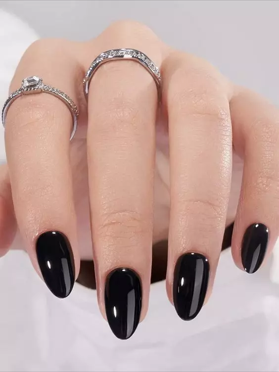 classic-black-nails