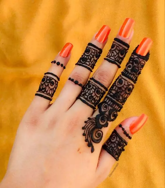 Hand of a girl with striking ring and bracelet, as well as a henna tattoo  lying on an opened bookrl Stock Photo - Alamy
