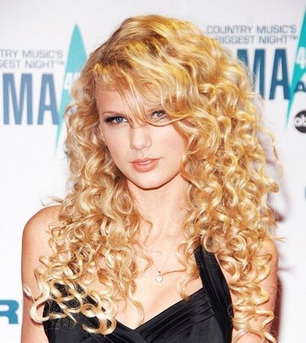 Classic_tight_curls_taylor_swift