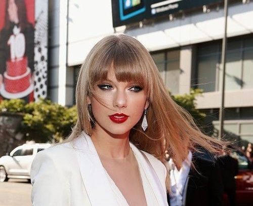 Straight_Caramel_hairstyle_taylor_swift