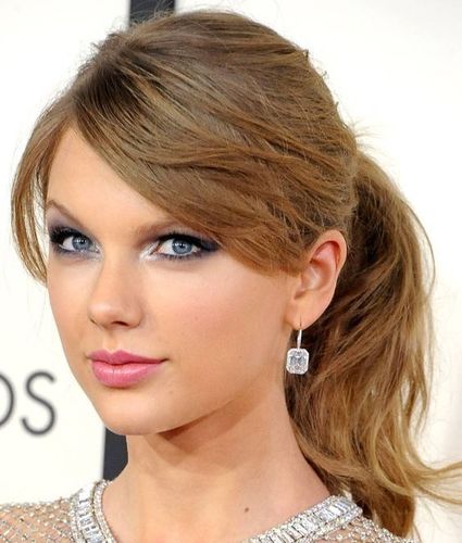 Taylor Swift Haircuts  30 Taylor Swifts Signature Hairstyles  Medium bob  haircut Taylor swift hair Long hair styles