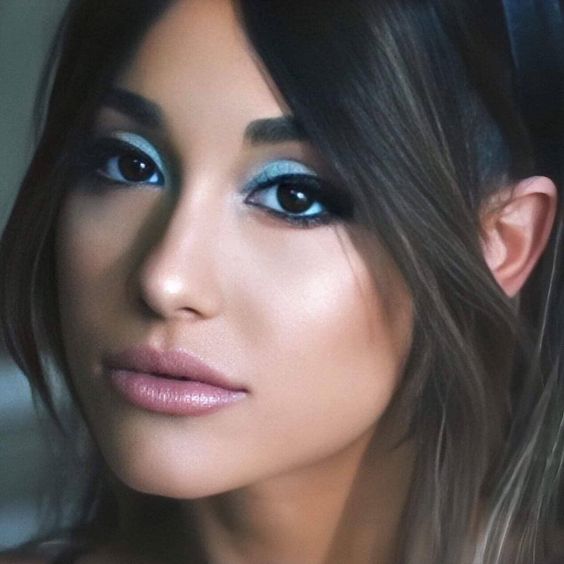 Ariana-makeup-15