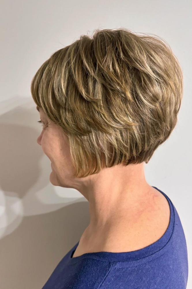 layered bob with blonde highlights