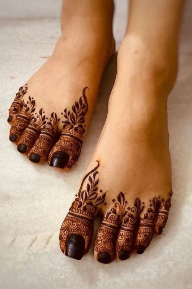 Toe henna