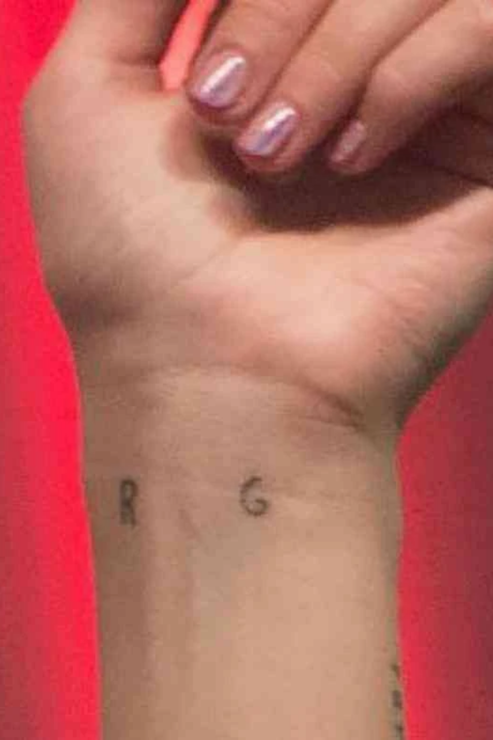 dua-lipa-r-G-tattoo