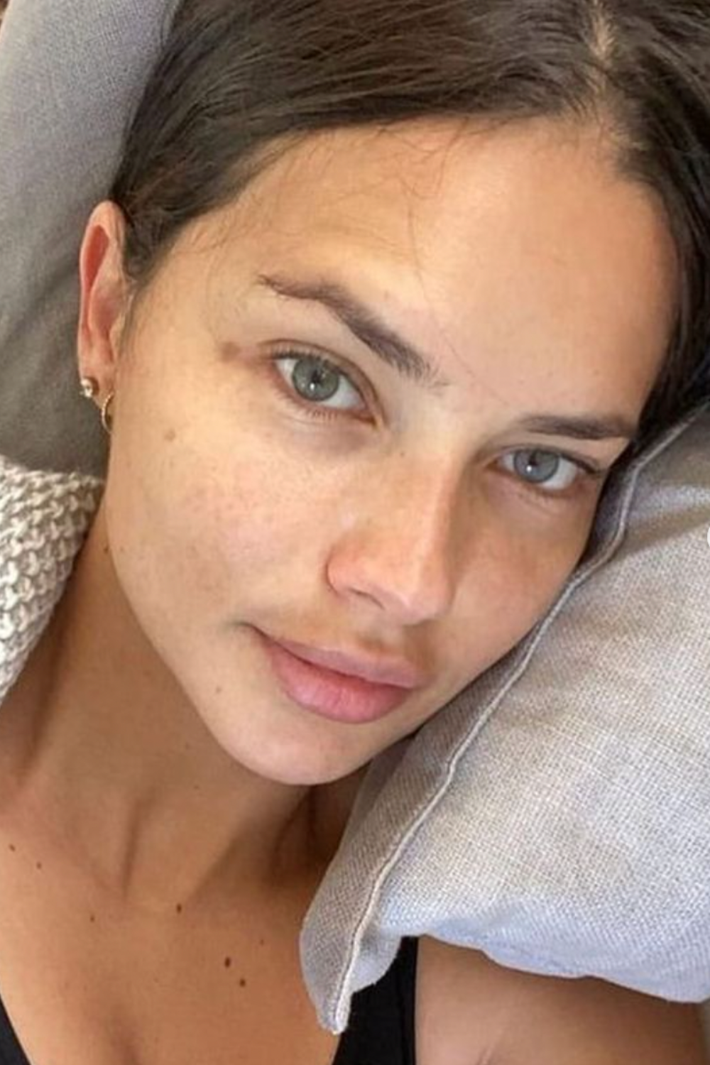 Adriana-lima-no-makeup-photo