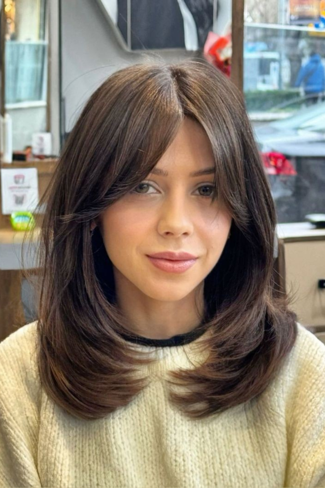 Hairstyle-With-inverted-Ends