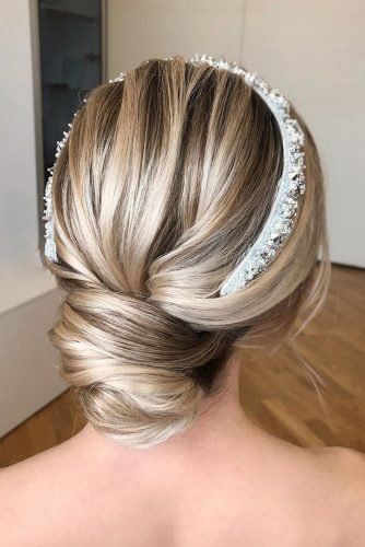 chignon-with-hairband