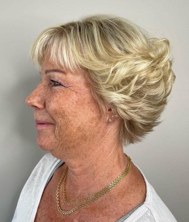 50 Refreshing Short Hairstyles for Women over 50 - Hair Adviser