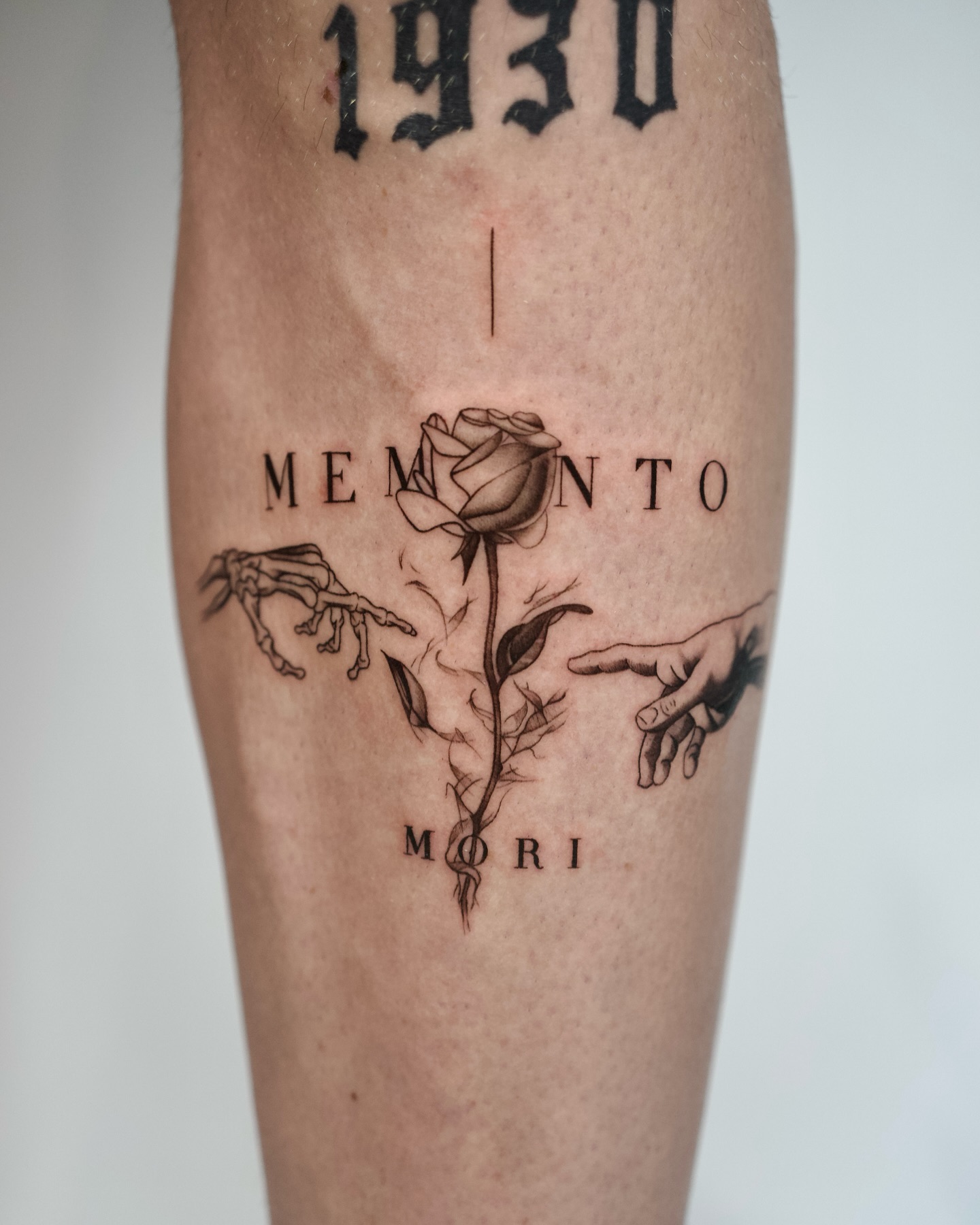 memento-mori-fine-line-tattoo-with-rose-fingers-and-year