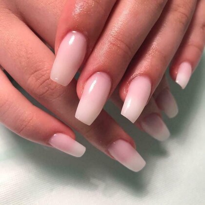 nude-ombre-nails