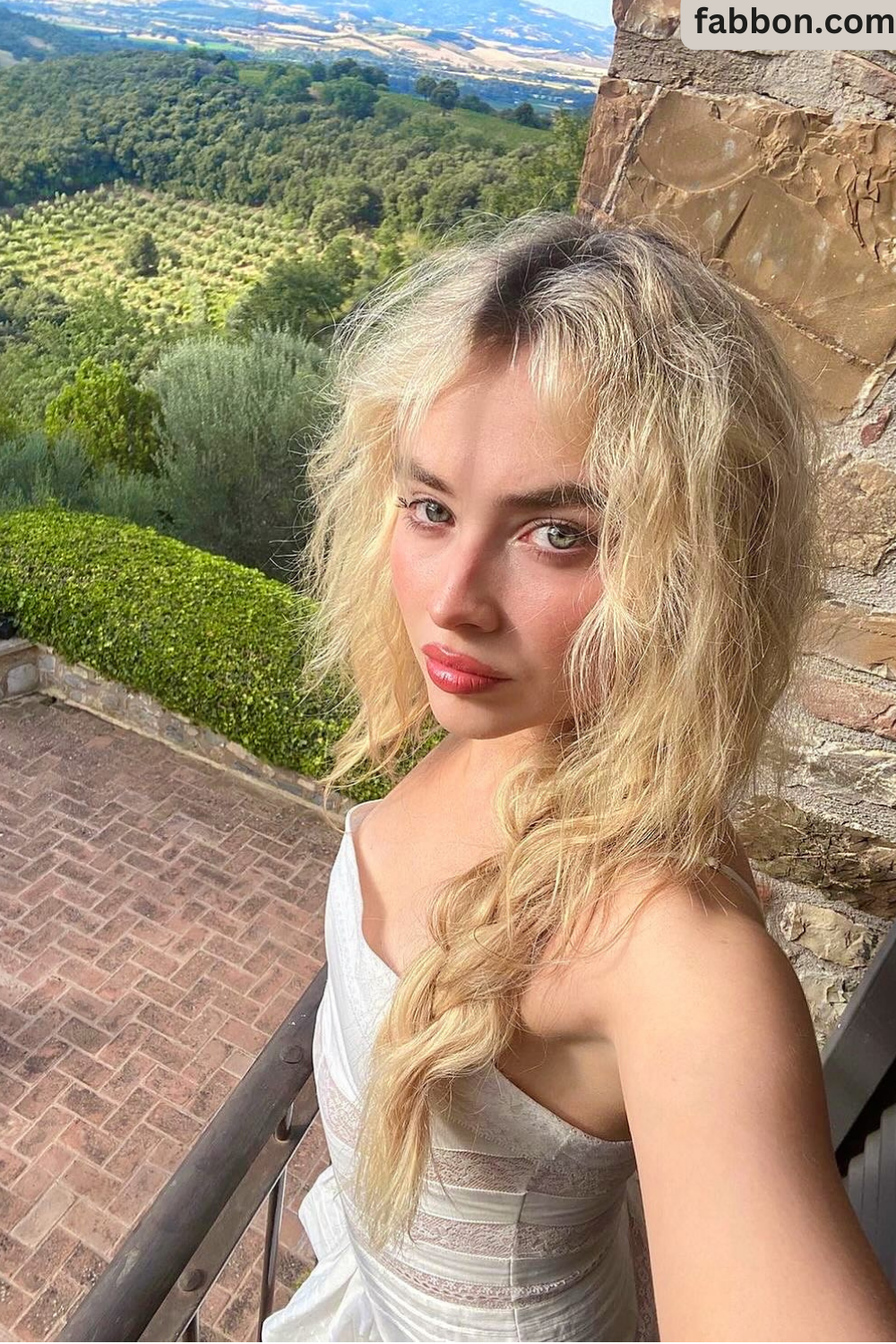 sabrina-without-makeup-selfie