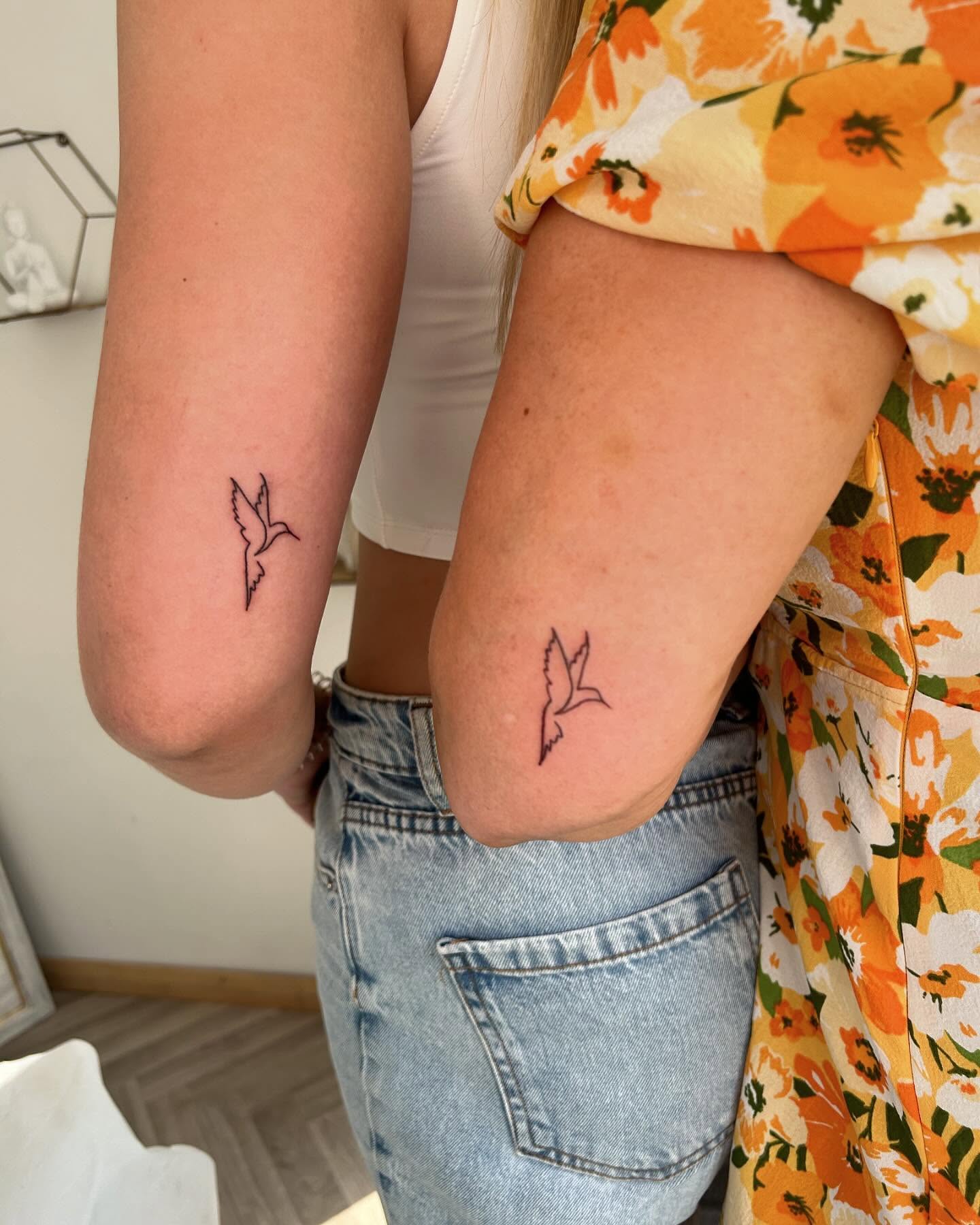 hummingbird-matching-tattoo-mother-daughter